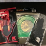 Golfing Lot: Spalding Wedge Putting Cup 2-PACK/MASTER Grip Xl Glove & Stretcher. Fixed Price $11.27.
